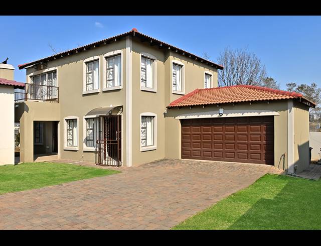 4 BEDROOM CLUSTER FOR SALE IN COUNTRY VIEW